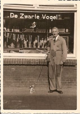 1952-winkel-opa-hondje
