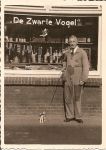 1952-winkel-opa-hondje.JPG